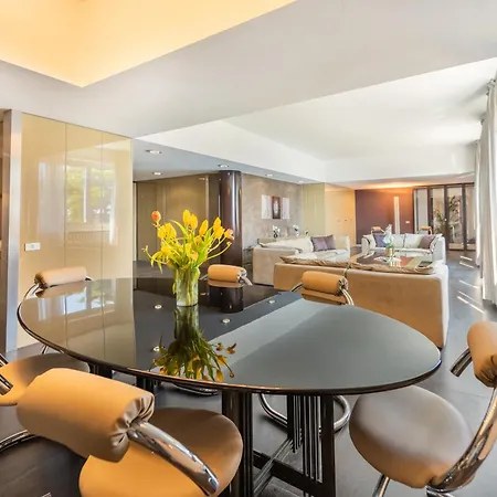 Leone 5 Bilocale P1 Apartment *