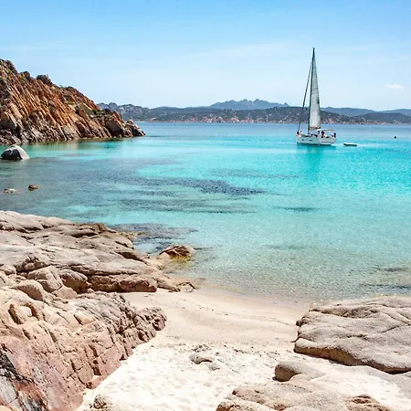 Leone Flat V 15' Palau, 30' Porto Cervo & Private Garden