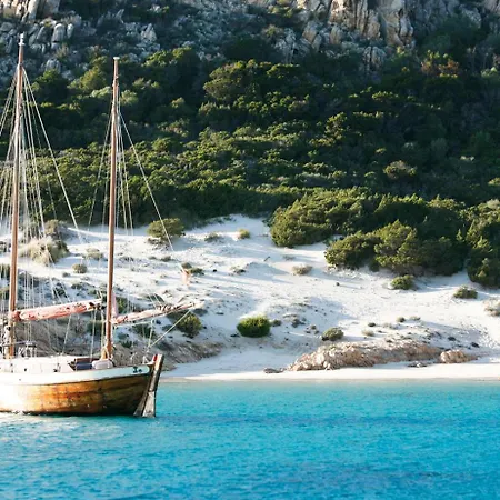 Leone Flat V 15' Palau, 30' Porto Cervo & Private Garden Appartement *